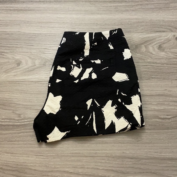 Black and White Shorts - Picture 3 of 6